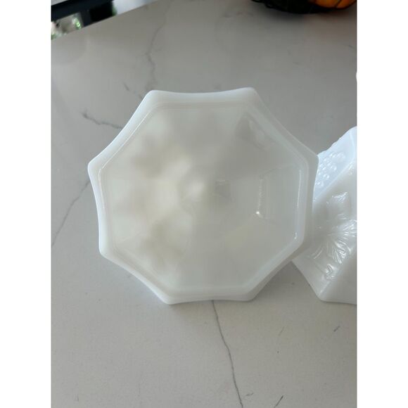 Vintage Anchor Hocking Milk Glass Candy Dish with Lid - Picture 4 of 10